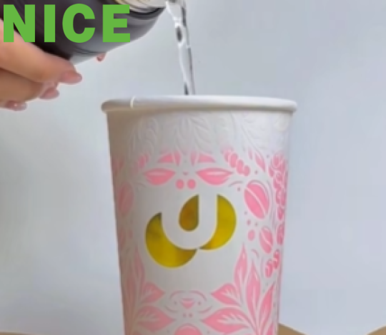 Ly giấy đổi màu