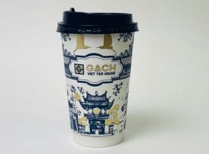 5 Công Nghệ In Bao Bì F&B Bùng Nổ Năm 2026 – Xu Hướng Premiumization Mạnh Mẽ 4 Ly giấy in ép kim