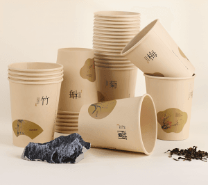 Ly dùng một lần từ bột tre có in ấn 