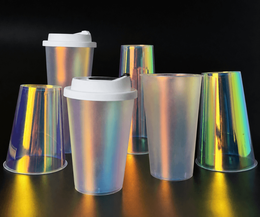 Ly nhựa màu cầu vồng số lượng lớn cho thương hiệu F&B 1 cleaned iridescent cups black bg